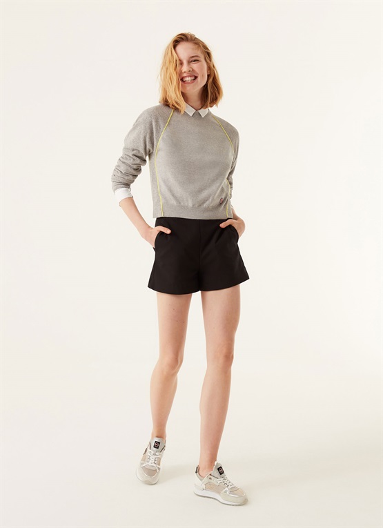 pullover con profili a contrasto pullover con profili a contrasto