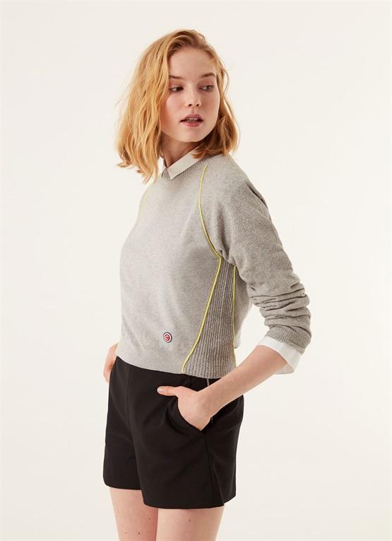 pullover con profili a contrasto pullover con profili a contrasto